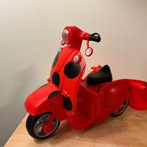 BANDAI Miraculous Ladybug Switch N Go Scooter